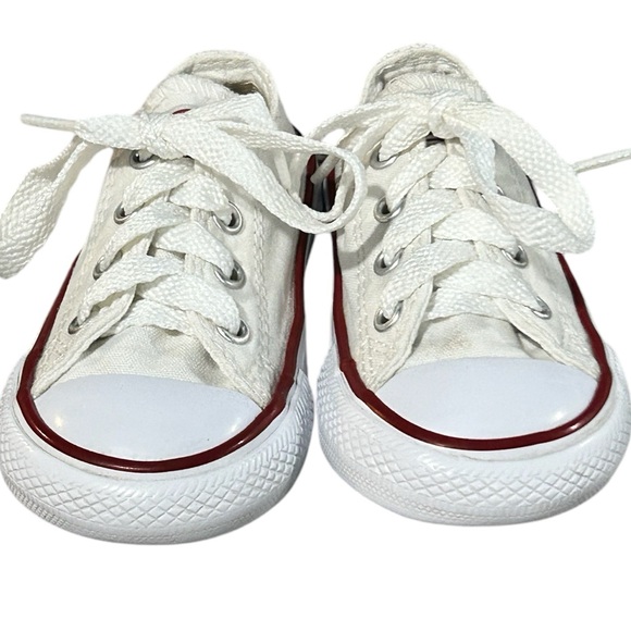 Converse Lace Up Chuck Taylor All Star Infant Toddler Low Tops Shoes Size 5 - Picture 2 of 7